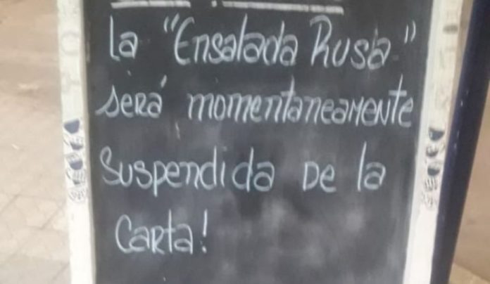 En un restaurante de Carlos Paz dejaron de vender ensalada rusa como protesta por la invasión a Ucrania